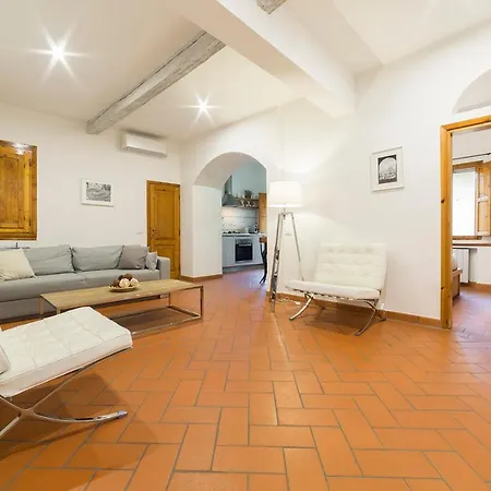Santa Maria Novella 6 Sleeps Near The Station Appartamento