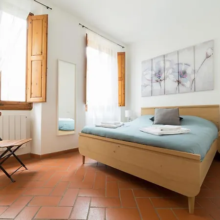 Santa Maria Novella 6 Sleeps Near The Station Appartamento